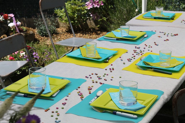 Photo d'une table de repas estival